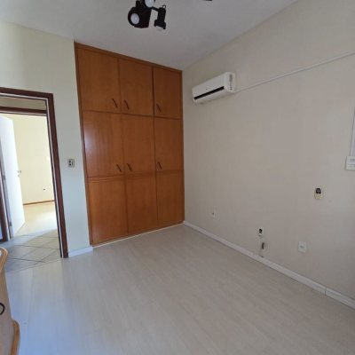 Apartamentos com 174m², 4 quartos, 2 suítes, 2 garagens, no bairro Centro em Florianópolis