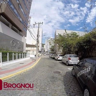 Apartamentos com 174m², 4 quartos, 2 suítes, 2 garagens, no bairro Centro em Florianópolis