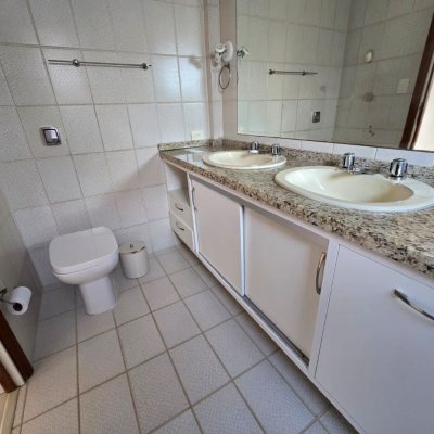 Apartamentos com 174m², 4 quartos, 2 suítes, 2 garagens, no bairro Centro em Florianópolis