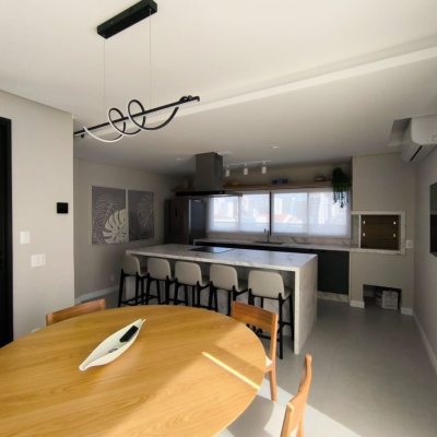 Apartamentos com 69m², 2 quartos, 2 suítes, 2 garagens, no bairro Centro em Florianópolis