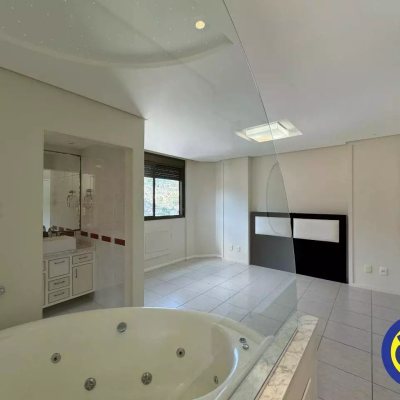 Apartamentos com 110m², 2 quartos, 1 suíte, no bairro Centro em Florianópolis