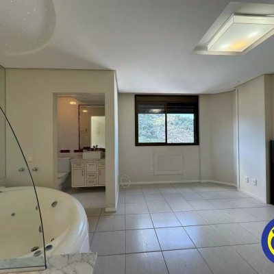 Apartamentos com 110m², 2 quartos, 1 suíte, no bairro Centro em Florianópolis