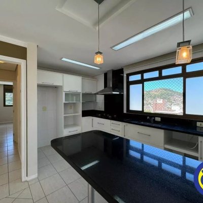 Apartamentos com 110m², 2 quartos, 1 suíte, no bairro Centro em Florianópolis