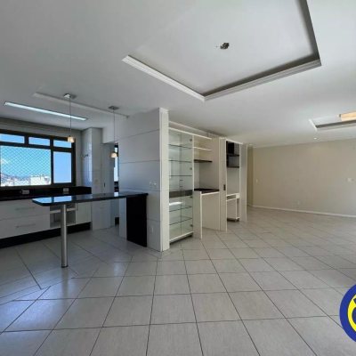 Apartamentos com 110m², 2 quartos, 1 suíte, no bairro Centro em Florianópolis