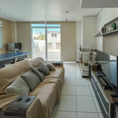 Casa Residencial com 247m², 3 quartos, 1 suíte, 2 garagens, no bairro Campeche em Florianópolis