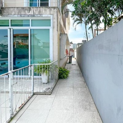 Casa Residencial com 247m², 3 quartos, 1 suíte, 2 garagens, no bairro Campeche em Florianópolis