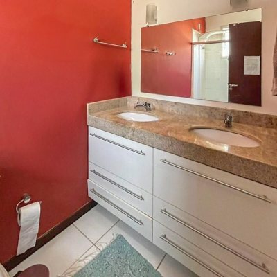 Casa Residencial com 247m², 3 quartos, 1 suíte, 2 garagens, no bairro Campeche em Florianópolis