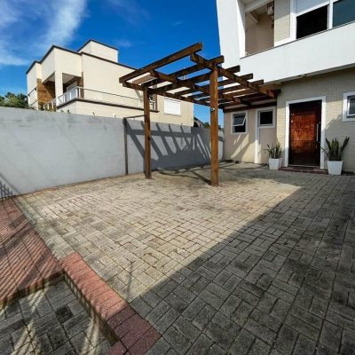 Casa Residencial com 247m², 3 quartos, 1 suíte, 2 garagens, no bairro Campeche em Florianópolis