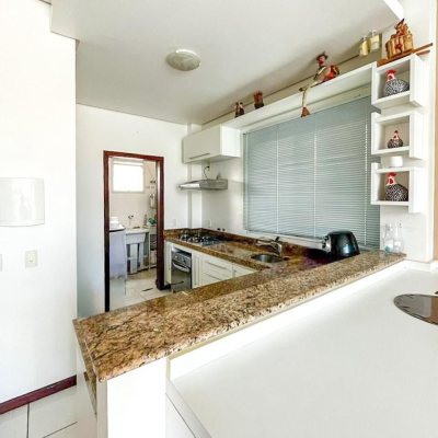 Casa Residencial com 247m², 3 quartos, 1 suíte, 2 garagens, no bairro Campeche em Florianópolis