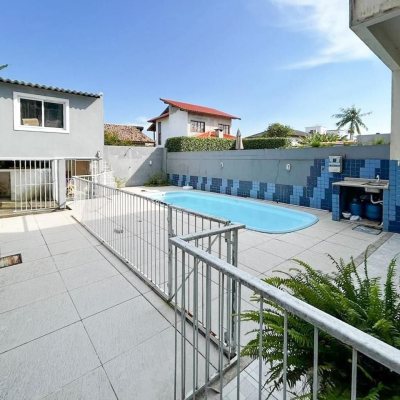 Casa Residencial com 247m², 3 quartos, 1 suíte, 2 garagens, no bairro Campeche em Florianópolis
