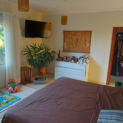 Casa Residencial com 200m², 3 quartos, 1 suíte, 2 garagens, no bairro Lagoa Da Conceição em Florianópolis