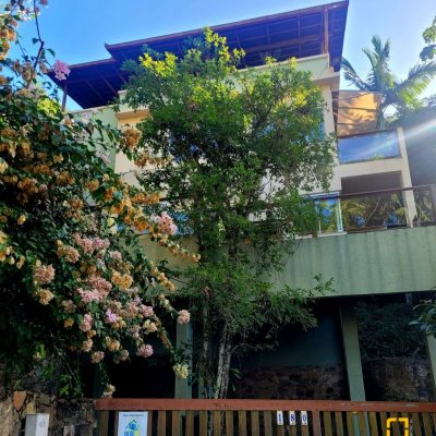 Casa Residencial com 200m², 3 quartos, 1 suíte, 2 garagens, no bairro Lagoa Da Conceição em Florianópolis