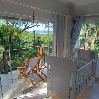 Casa Residencial com 200m², 3 quartos, 1 suíte, 2 garagens, no bairro Lagoa Da Conceição em Florianópolis