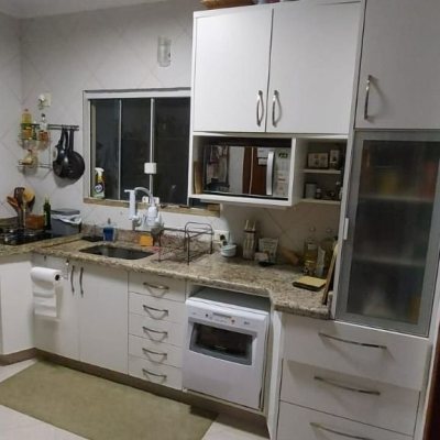 Casa Residencial com 200m², 3 quartos, 1 suíte, 2 garagens, no bairro Lagoa Da Conceição em Florianópolis
