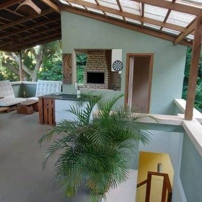 Casa Residencial com 200m², 3 quartos, 1 suíte, 2 garagens, no bairro Lagoa Da Conceição em Florianópolis