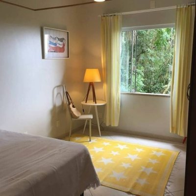 Casa Residencial com 200m², 3 quartos, 1 suíte, 2 garagens, no bairro Lagoa Da Conceição em Florianópolis