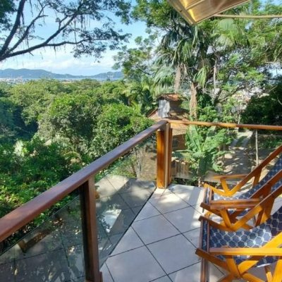 Casa Residencial com 200m², 3 quartos, 1 suíte, 2 garagens, no bairro Lagoa Da Conceição em Florianópolis