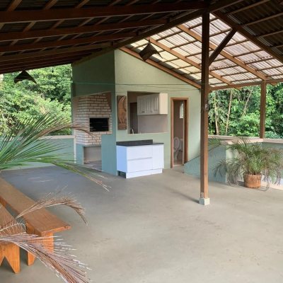 Casa Residencial com 200m², 3 quartos, 1 suíte, 2 garagens, no bairro Lagoa Da Conceição em Florianópolis