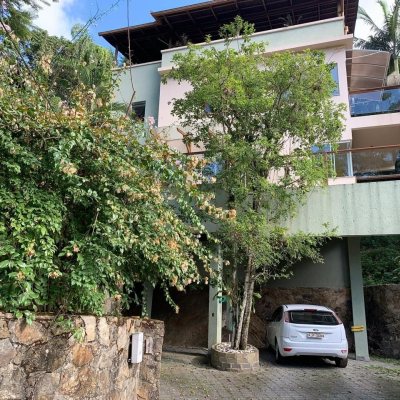 Casa Residencial com 200m², 3 quartos, 1 suíte, 2 garagens, no bairro Lagoa Da Conceição em Florianópolis