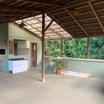 Casa Residencial com 200m², 3 quartos, 1 suíte, 2 garagens, no bairro Lagoa Da Conceição em Florianópolis