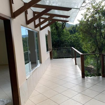 Casa Residencial com 200m², 3 quartos, 1 suíte, 2 garagens, no bairro Lagoa Da Conceição em Florianópolis