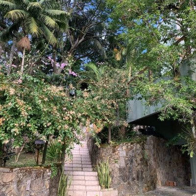 Casa Residencial com 200m², 3 quartos, 1 suíte, 2 garagens, no bairro Lagoa Da Conceição em Florianópolis