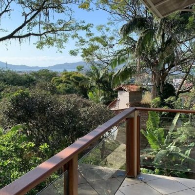 Casa Residencial com 200m², 3 quartos, 1 suíte, 2 garagens, no bairro Lagoa Da Conceição em Florianópolis