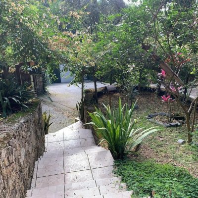 Casa Residencial com 200m², 3 quartos, 1 suíte, 2 garagens, no bairro Lagoa Da Conceição em Florianópolis