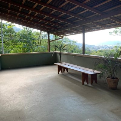 Casa Residencial com 200m², 3 quartos, 1 suíte, 2 garagens, no bairro Lagoa Da Conceição em Florianópolis