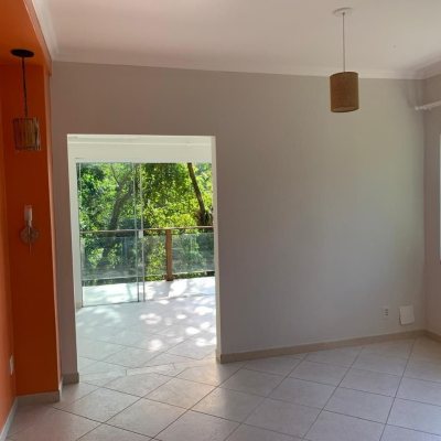 Casa Residencial com 200m², 3 quartos, 1 suíte, 2 garagens, no bairro Lagoa Da Conceição em Florianópolis