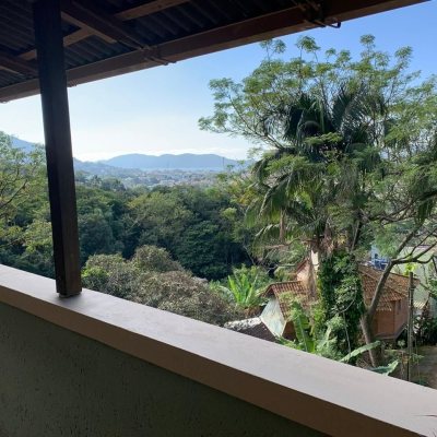 Casa Residencial com 200m², 3 quartos, 1 suíte, 2 garagens, no bairro Lagoa Da Conceição em Florianópolis