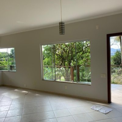 Casa Residencial com 200m², 3 quartos, 1 suíte, 2 garagens, no bairro Lagoa Da Conceição em Florianópolis