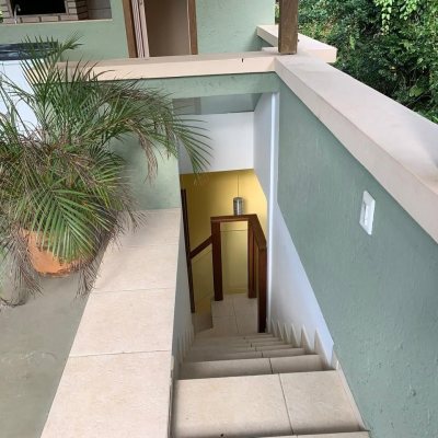 Casa Residencial com 200m², 3 quartos, 1 suíte, 2 garagens, no bairro Lagoa Da Conceição em Florianópolis