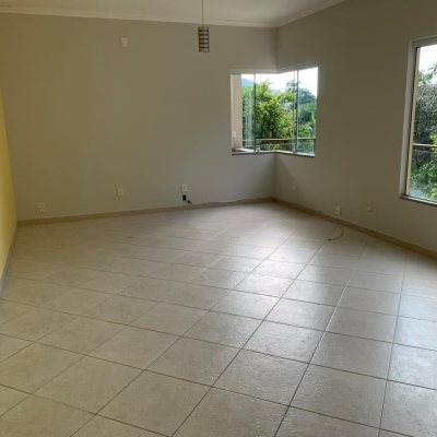 Casa Residencial com 200m², 3 quartos, 1 suíte, 2 garagens, no bairro Lagoa Da Conceição em Florianópolis