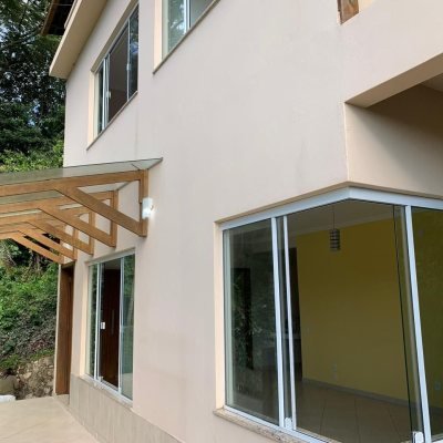 Casa Residencial com 200m², 3 quartos, 1 suíte, 2 garagens, no bairro Lagoa Da Conceição em Florianópolis