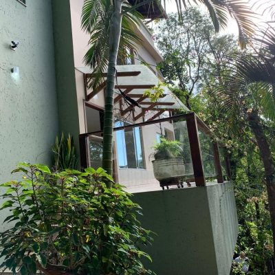 Casa Residencial com 200m², 3 quartos, 1 suíte, 2 garagens, no bairro Lagoa Da Conceição em Florianópolis