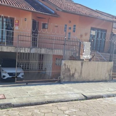 Casa Residencial com 304m², 3 quartos, 2 suítes, 3 garagens, no bairro Jardim Atlântico em Florianópolis