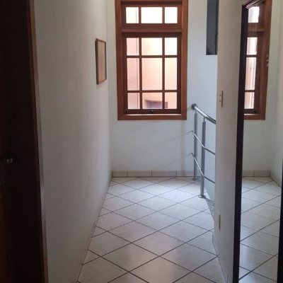 Casa Residencial com 304m², 3 quartos, 2 suítes, 3 garagens, no bairro Jardim Atlântico em Florianópolis