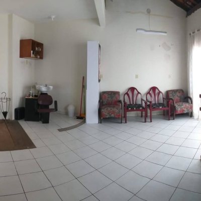 Casa Residencial com 304m², 3 quartos, 2 suítes, 3 garagens, no bairro Jardim Atlântico em Florianópolis