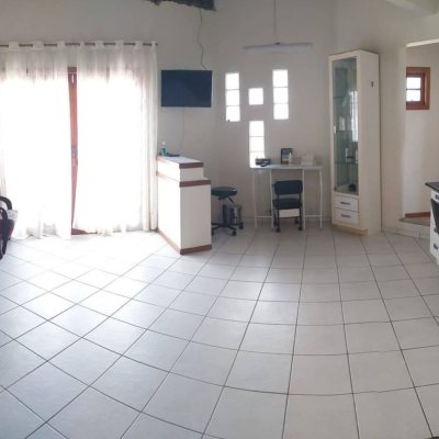 Casa Residencial com 304m², 3 quartos, 2 suítes, 3 garagens, no bairro Jardim Atlântico em Florianópolis