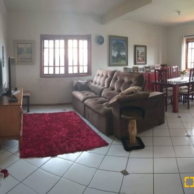 Casa Residencial com 304m², 3 quartos, 2 suítes, 3 garagens, no bairro Jardim Atlântico em Florianópolis