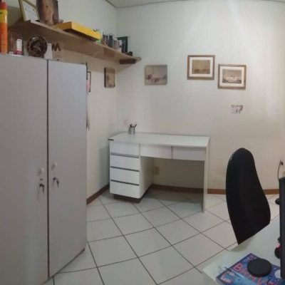 Casa Residencial com 304m², 3 quartos, 2 suítes, 3 garagens, no bairro Jardim Atlântico em Florianópolis