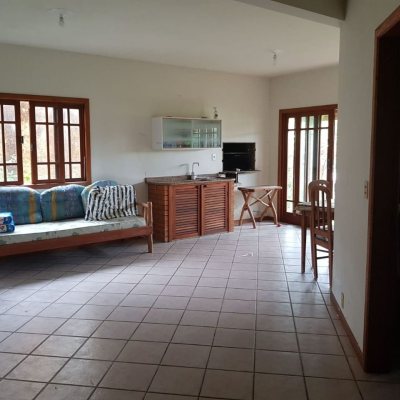 Casa Residencial com 304m², 3 quartos, 2 suítes, 3 garagens, no bairro Jardim Atlântico em Florianópolis