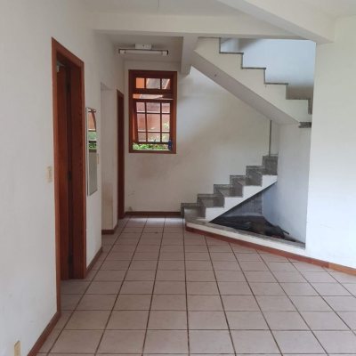 Casa Residencial com 304m², 3 quartos, 2 suítes, 3 garagens, no bairro Jardim Atlântico em Florianópolis