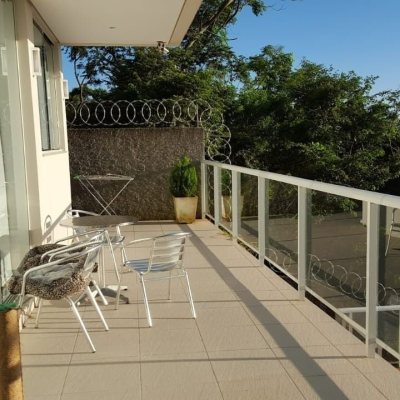 Casa Residencial com 350m², 3 quartos, 3 suítes, 4 garagens, no bairro Morro Das Pedras em Florianópolis