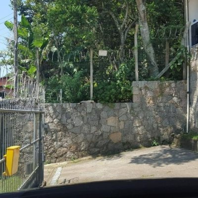 Casa Residencial com 350m², 3 quartos, 3 suítes, 4 garagens, no bairro Morro Das Pedras em Florianópolis