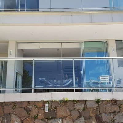 Casa Residencial com 350m², 3 quartos, 3 suítes, 4 garagens, no bairro Morro Das Pedras em Florianópolis