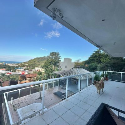 Casa Residencial com 350m², 3 quartos, 3 suítes, 4 garagens, no bairro Morro Das Pedras em Florianópolis