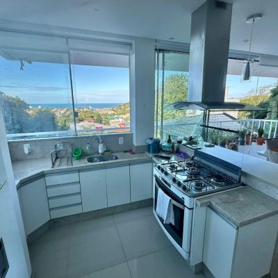 Casa Residencial com 350m², 3 quartos, 3 suítes, 4 garagens, no bairro Morro Das Pedras em Florianópolis