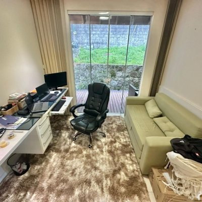 Casa Residencial com 350m², 3 quartos, 3 suítes, 4 garagens, no bairro Morro Das Pedras em Florianópolis